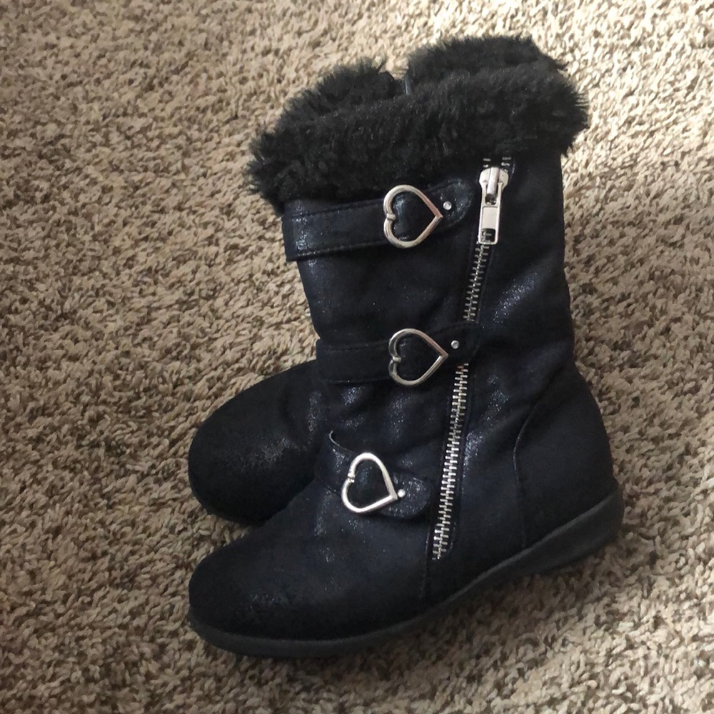 Unlisted black boots